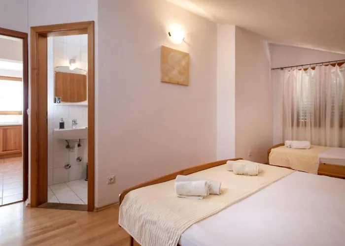Dolac Side Apartment *