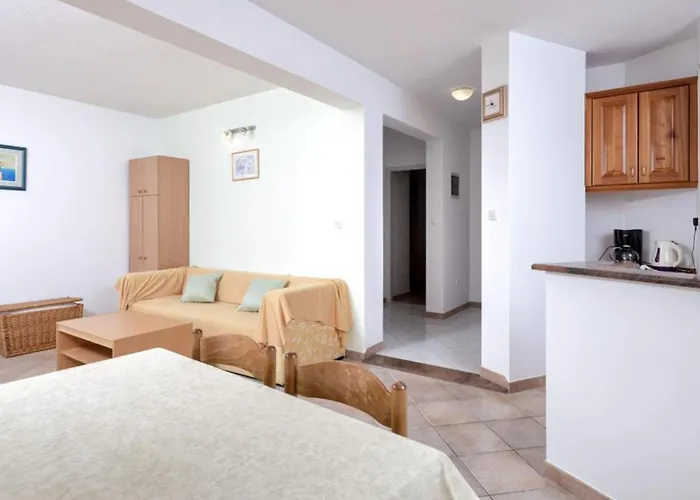 Dolac Side Apartment *